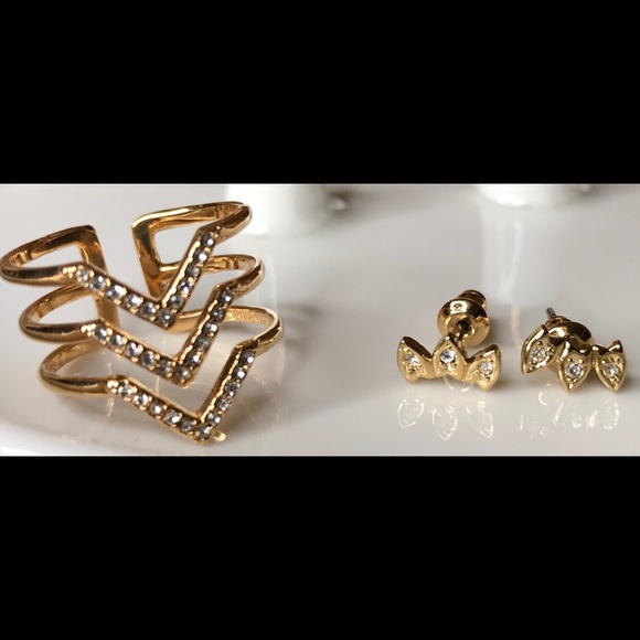 🎉 2 FOR 1 DELICATE MARQUISE STUDS AND SPARKLE RING.🎉 - Picture 5 of 7